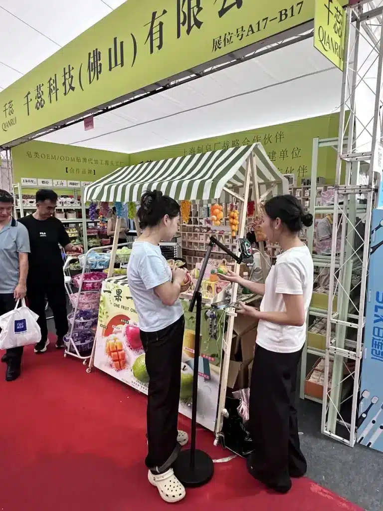 Live product presentation at the 2026 Guangzhou beauty expo