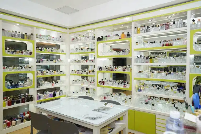 Low-MOQ Cosmetic Packaging: What Is Included in the Minimum Order?